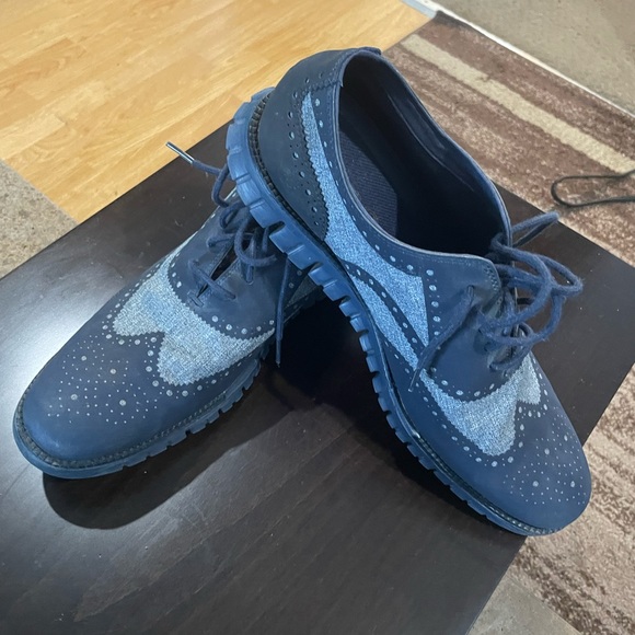 Worn a couple times like new. Very comfortable and much style - Picture 2 of 3